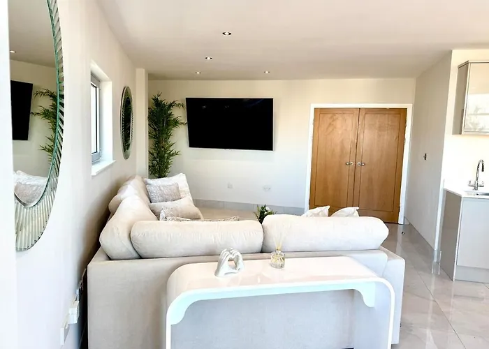 Cardiff Skyline Penthouse Apartment Free Parking Sleeps 8
