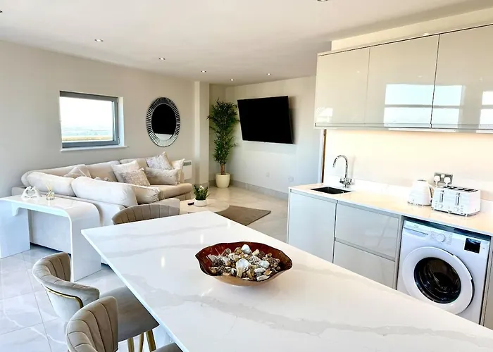 Cardiff Skyline Penthouse Apartment Free Parking Sleeps 8