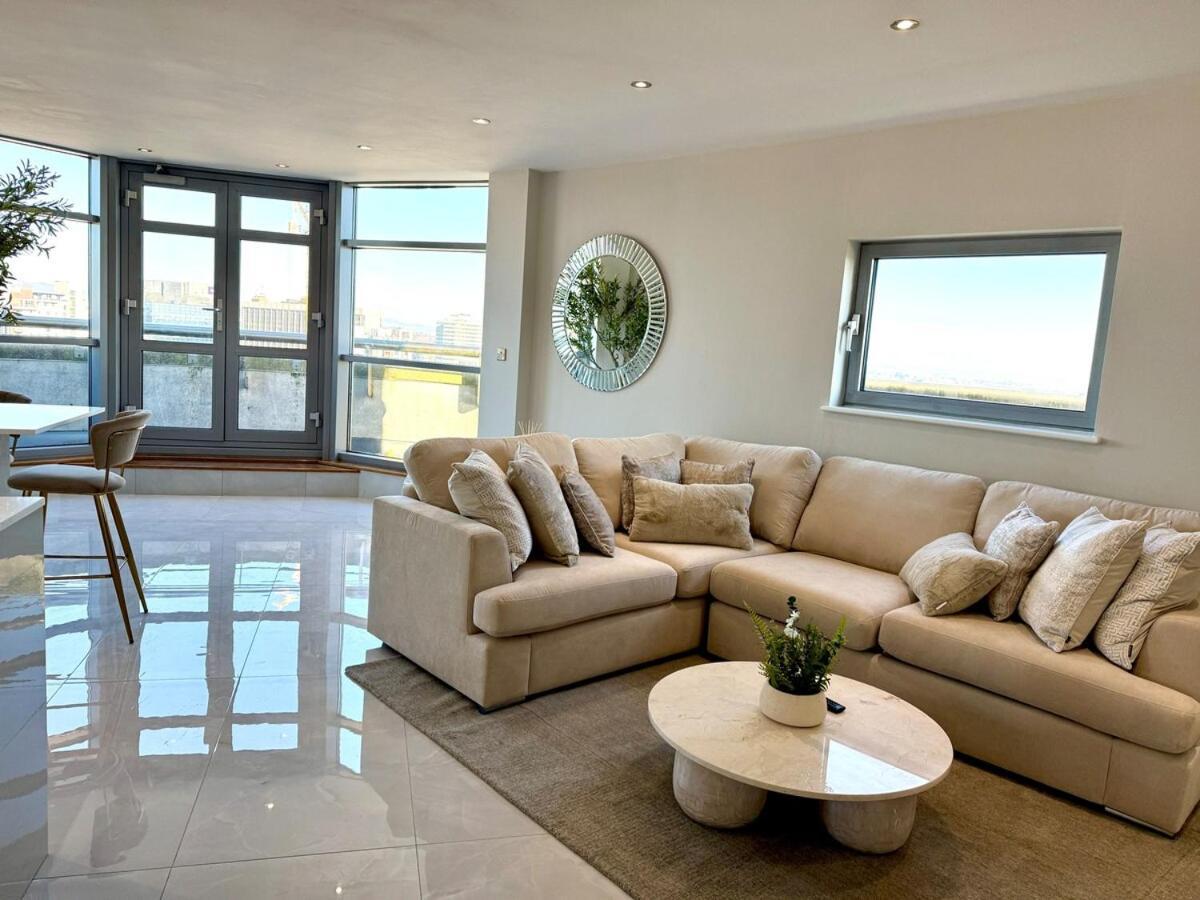 Skyline Penthouse Free Parking Sleeps 8 Apartment Cardiff